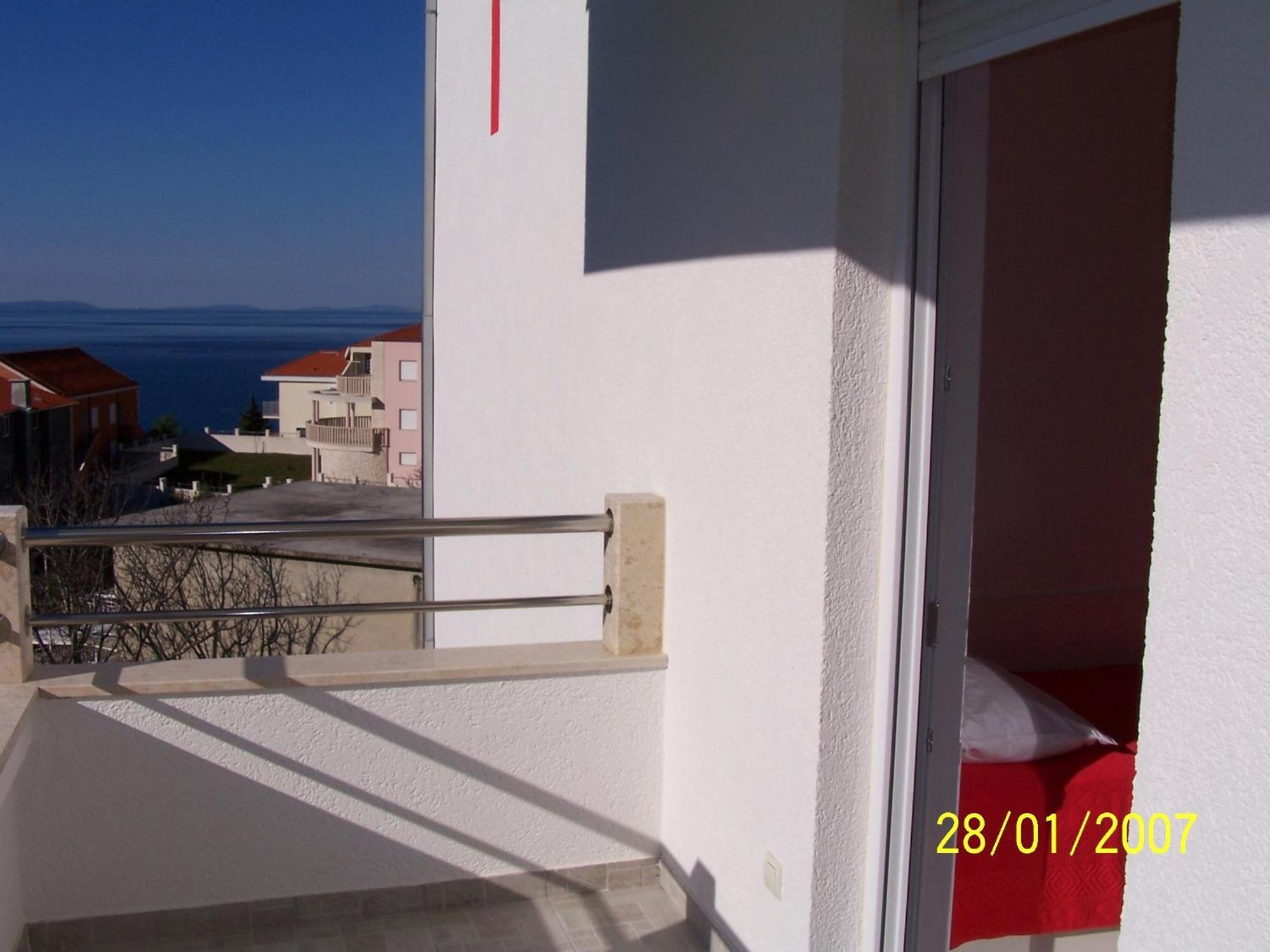 Apartments Perdijic Nemira Оміш Екстер'єр фото