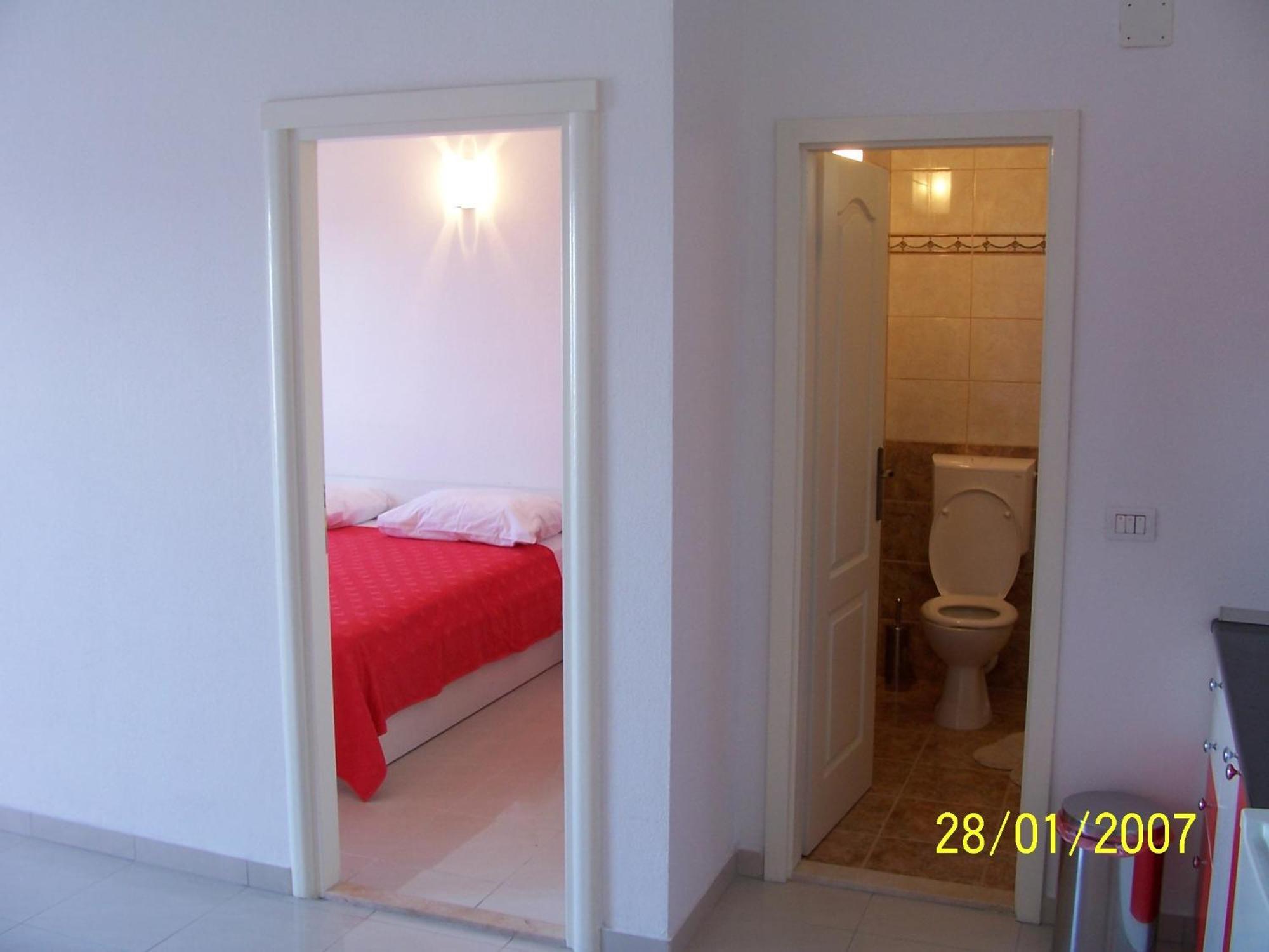 Apartments Perdijic Nemira Оміш Екстер'єр фото