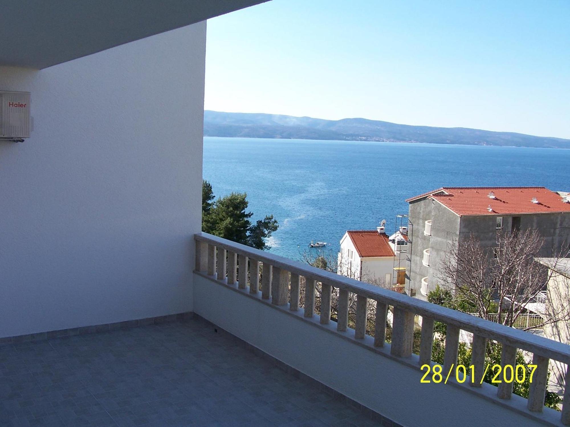 Apartments Perdijic Nemira Оміш Екстер'єр фото